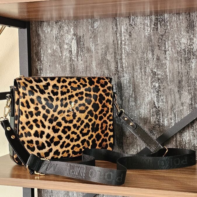 Şık ve Kullanışlı Leopar Desenli Üç Gözlü Çanta