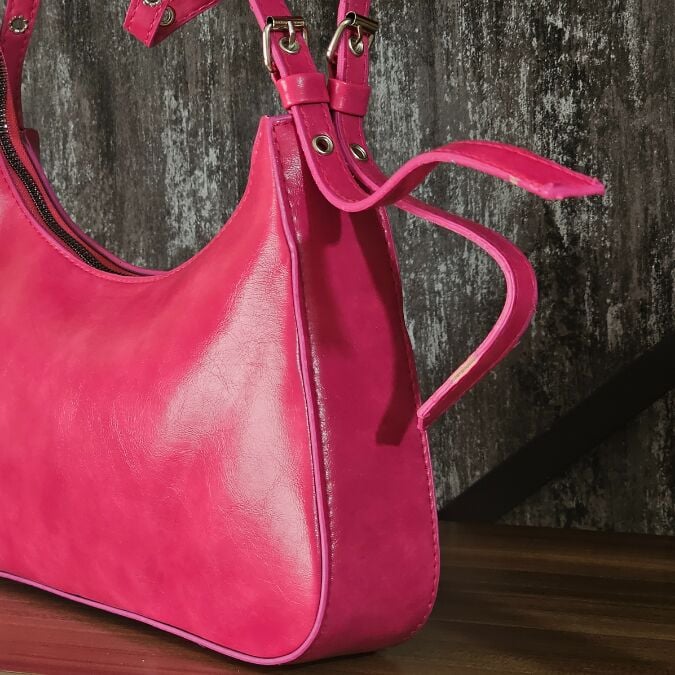 Rugan Pembe Kemer Detaylı Baget Kol Çantası