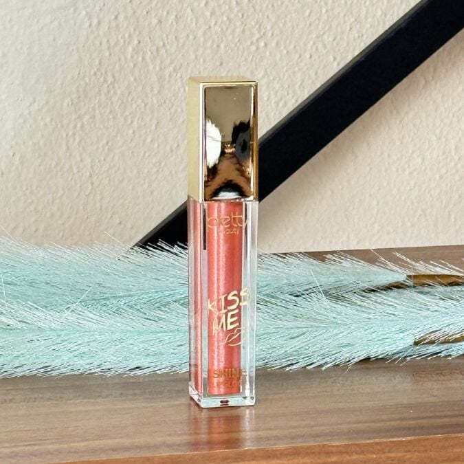 Sudedi Home Kiss Me Shine Lip Gloss - Şeftali Tonlarında Işıltılı Dudak Parlatıcısı